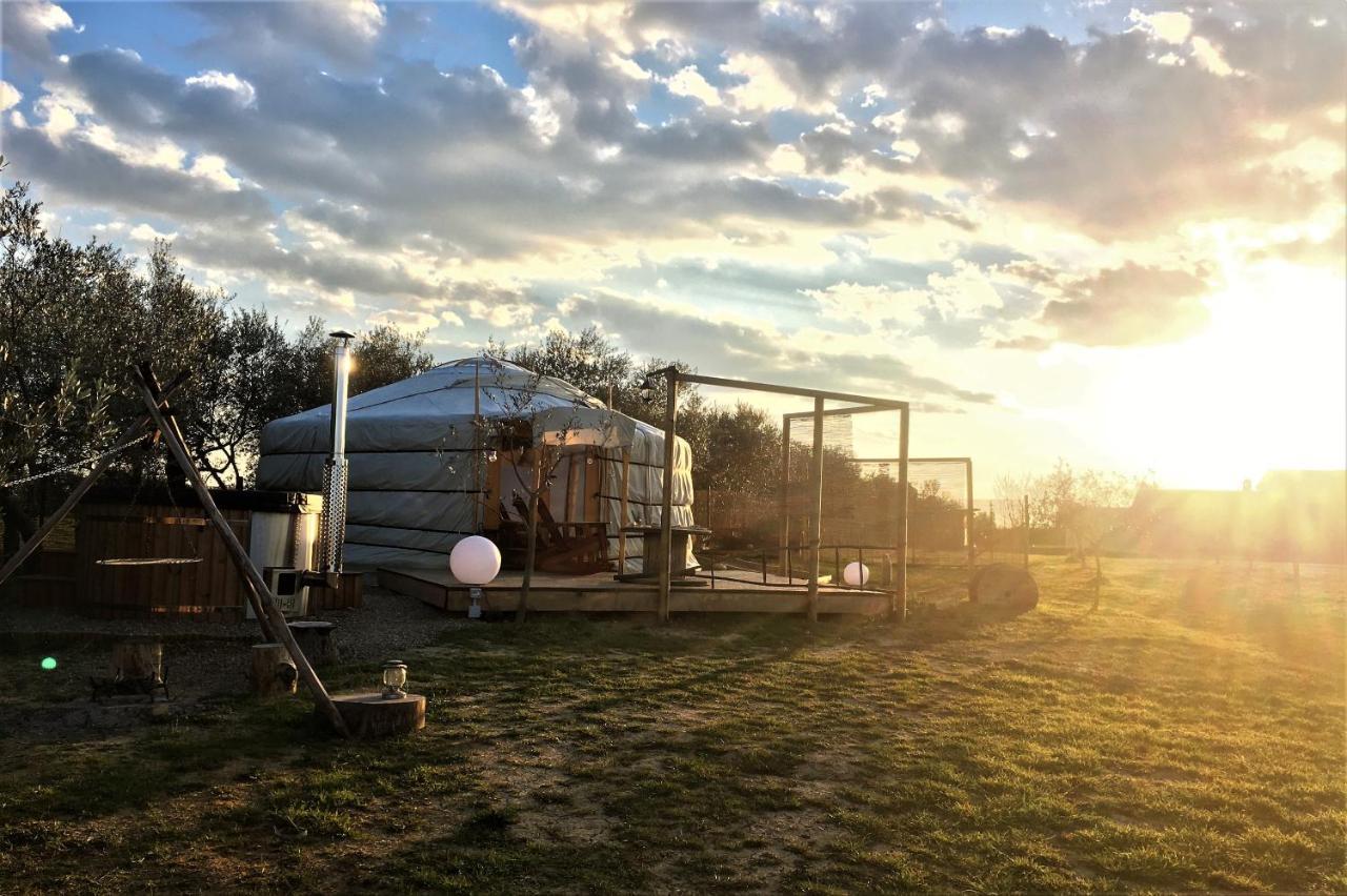 2 Cuori E 1 Yurta Glamping In Tuscany - Adults Only Asciano Zewnętrze zdjęcie
