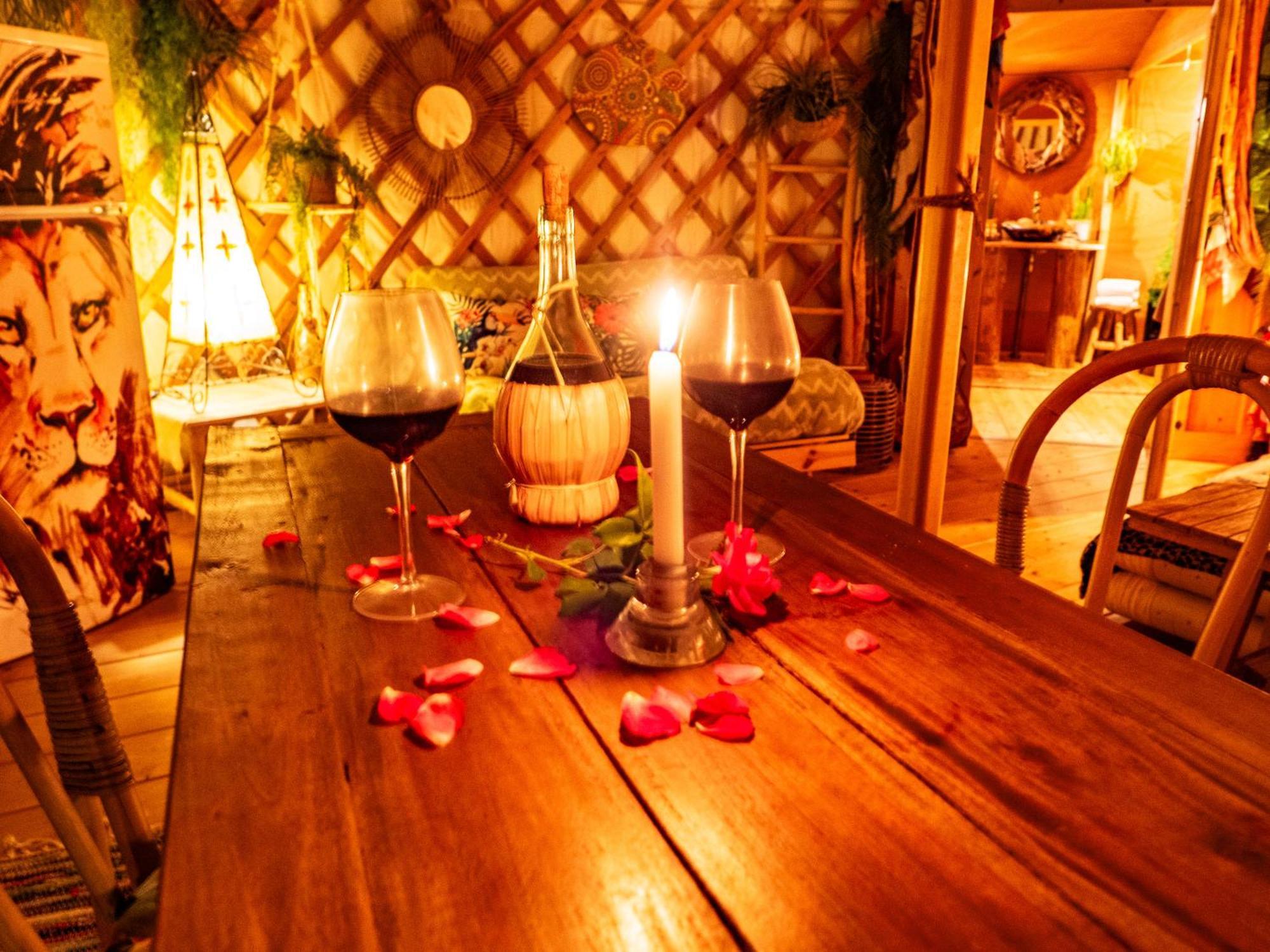 2 Cuori E 1 Yurta Glamping In Tuscany - Adults Only Asciano Zewnętrze zdjęcie